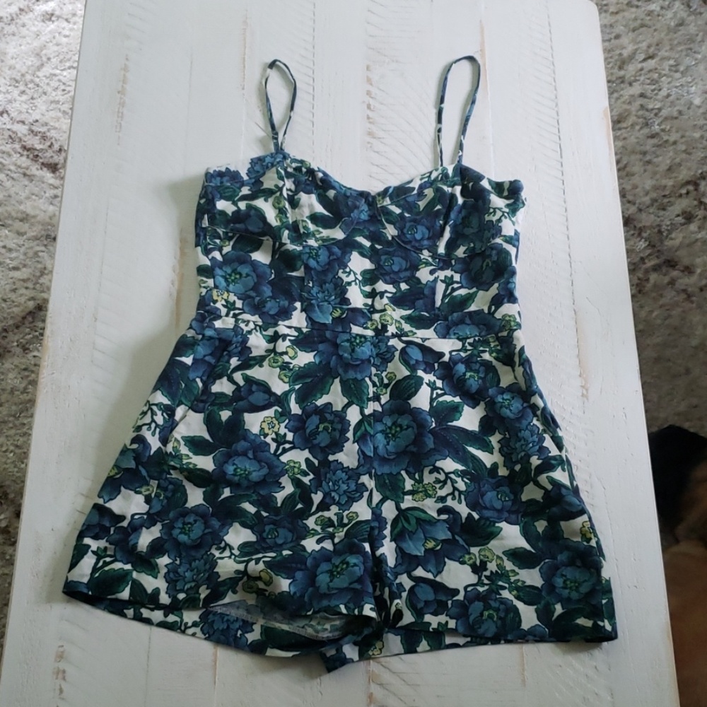 Floral romper with pockets